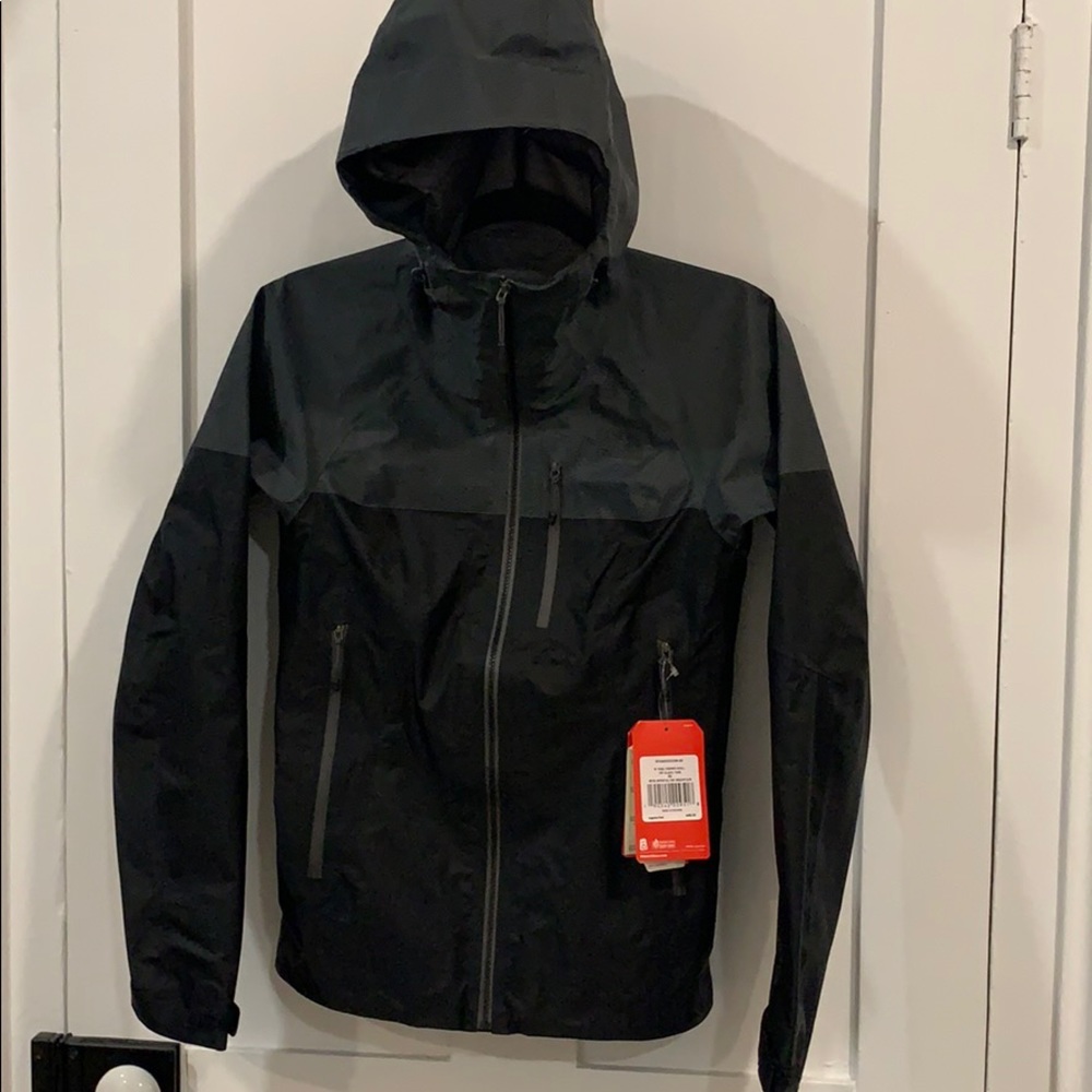 NWT. North Face FuseForm Progressor Shell.Size XS.